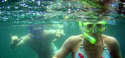 Steve and Steph snorkel